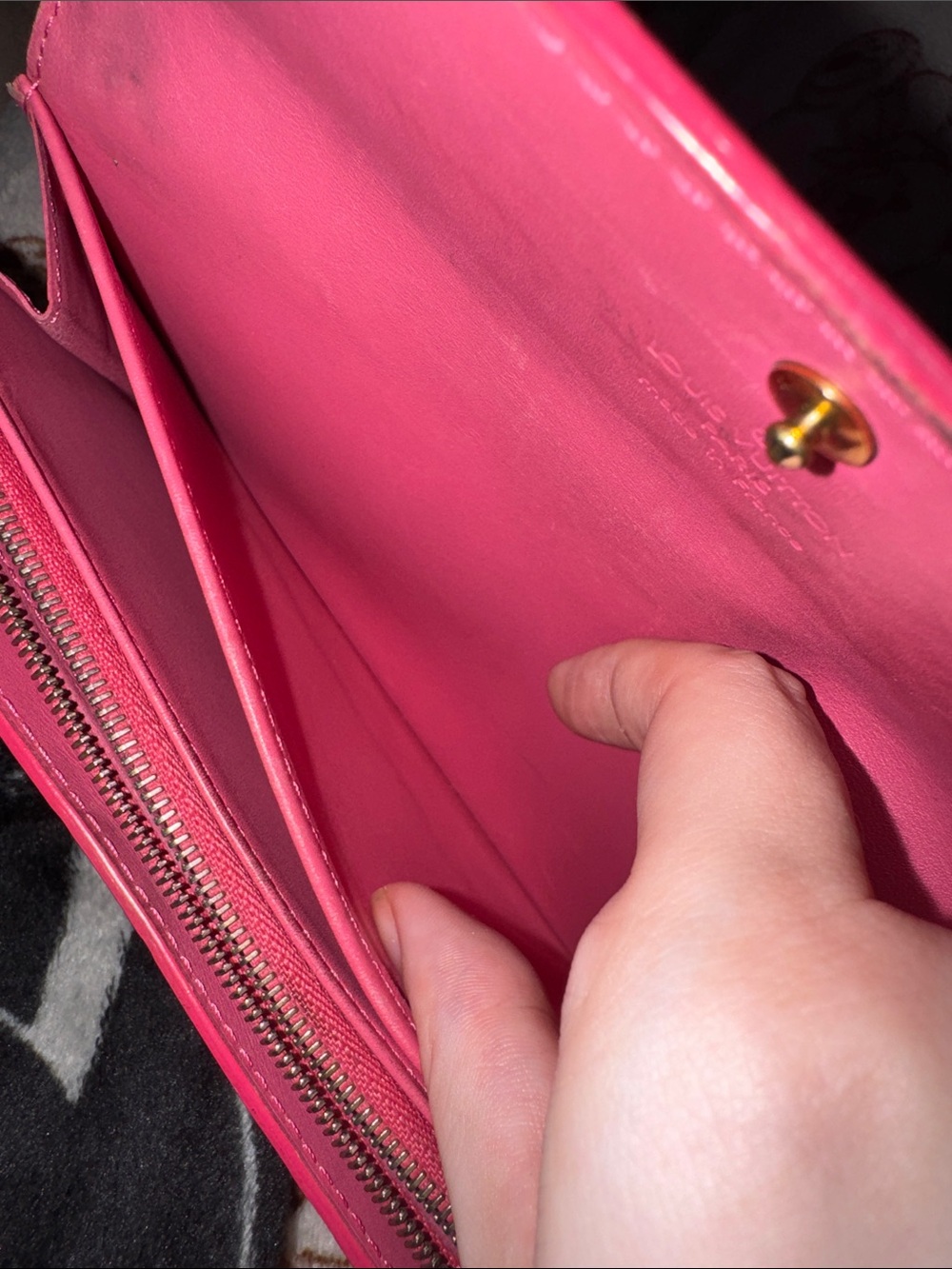 Louis Vuitton pink Vernis Monogram Long Sarah Wallet with Gold Snap - Picture 9 of 14